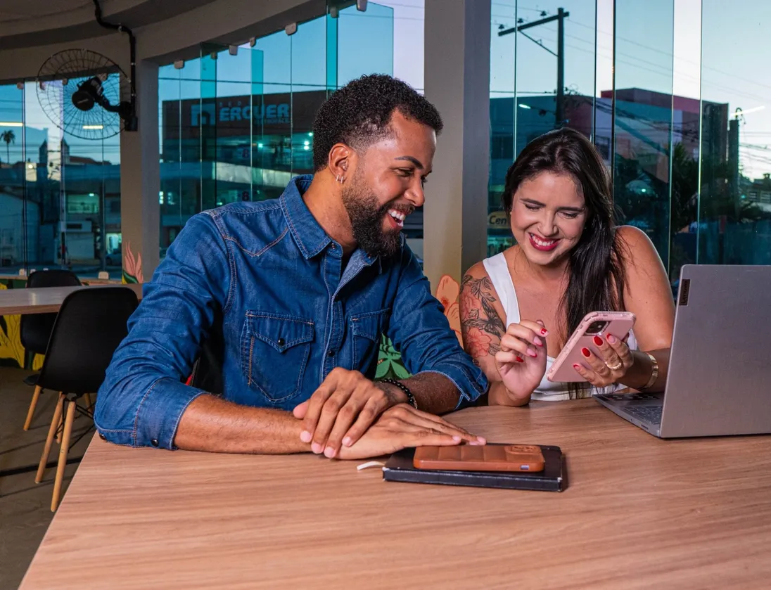 An investor and a founder reviewing metrics together